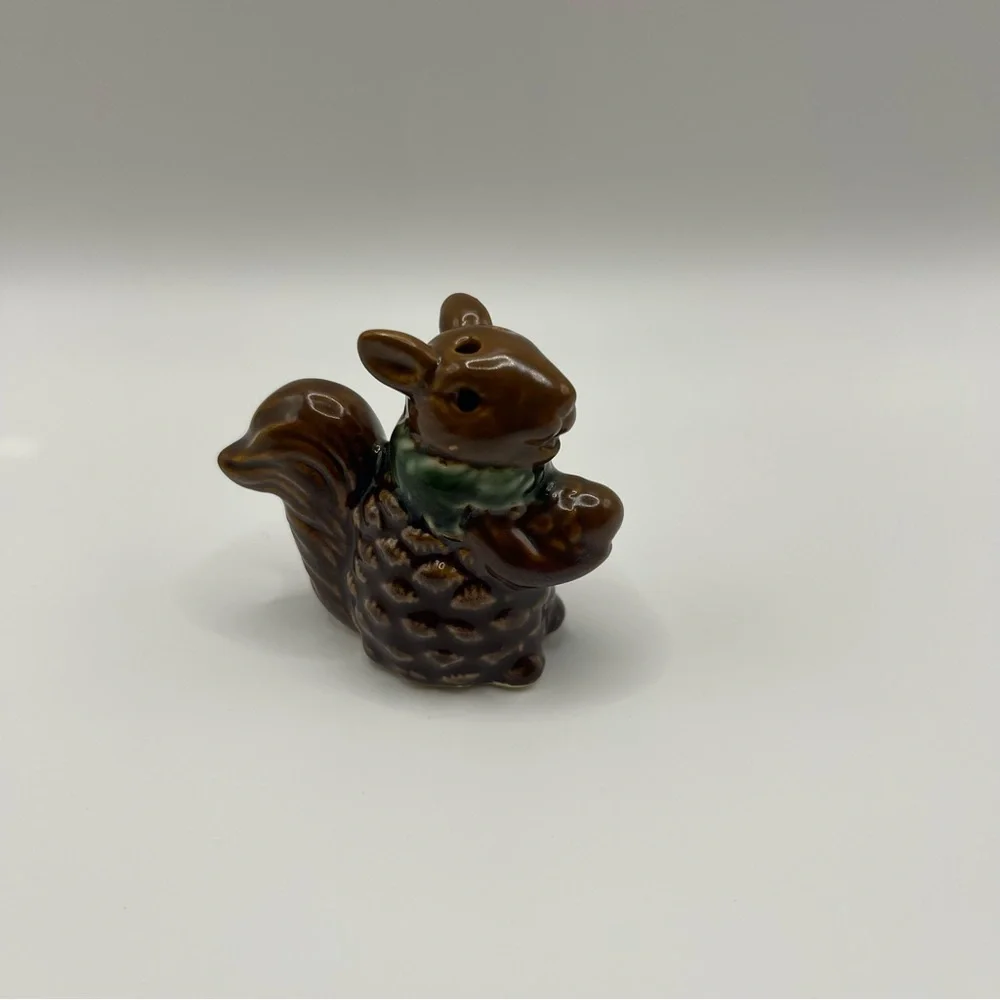 Vintage Squirrel & Acorn Salt and Pepper Shakers Woodland Rustic Kitchen Decor